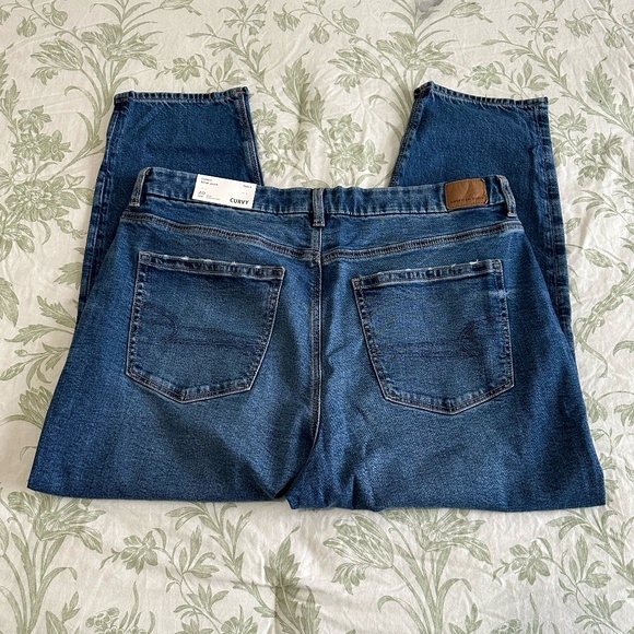 American Eagle Curvy Mom Jeans - Picture 2 of 4